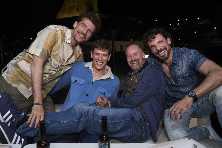 Netflix annuncia MASCHI VERI, la nuova serie tv con Maurizio Lastrico, Matteo Martari, Francesco Montanari, Pietro Sermonti