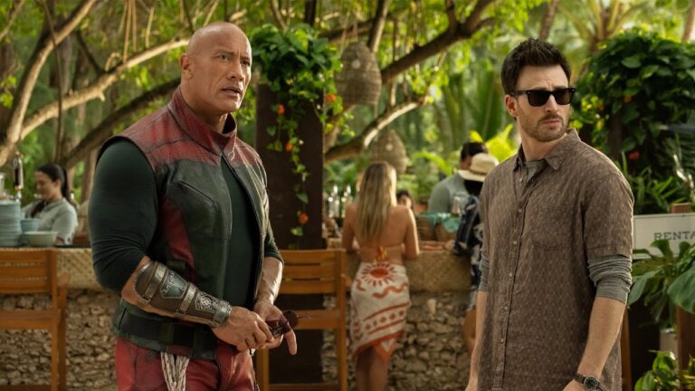 Trailer e poster per UNO ROSSO, il film con Dwayne Johnson e Chris Evans in arrivo a novembre al cinema