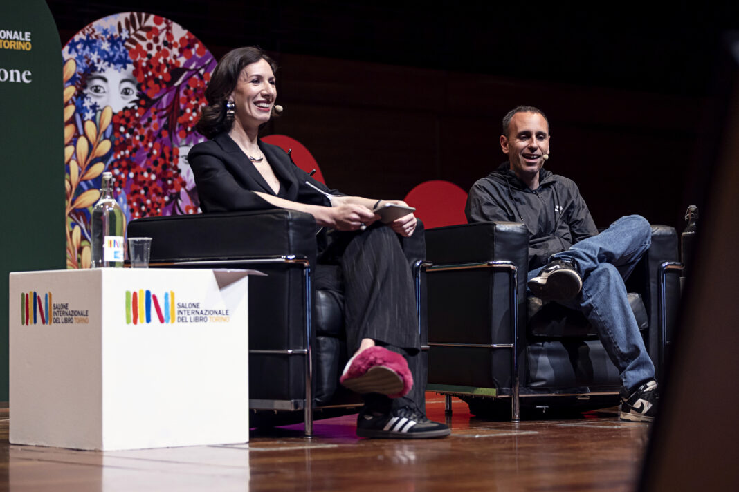 Netflix: DUE SPICCI, la nuova serie di Zerocalcare presentata al Salone del Libro di Torino Netflix: DUE SPICCI, la nuova serie di Zerocalcare presentata al Salone del Libro di Torino